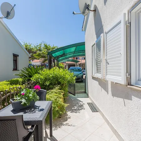 Leni Near * 波雷奇